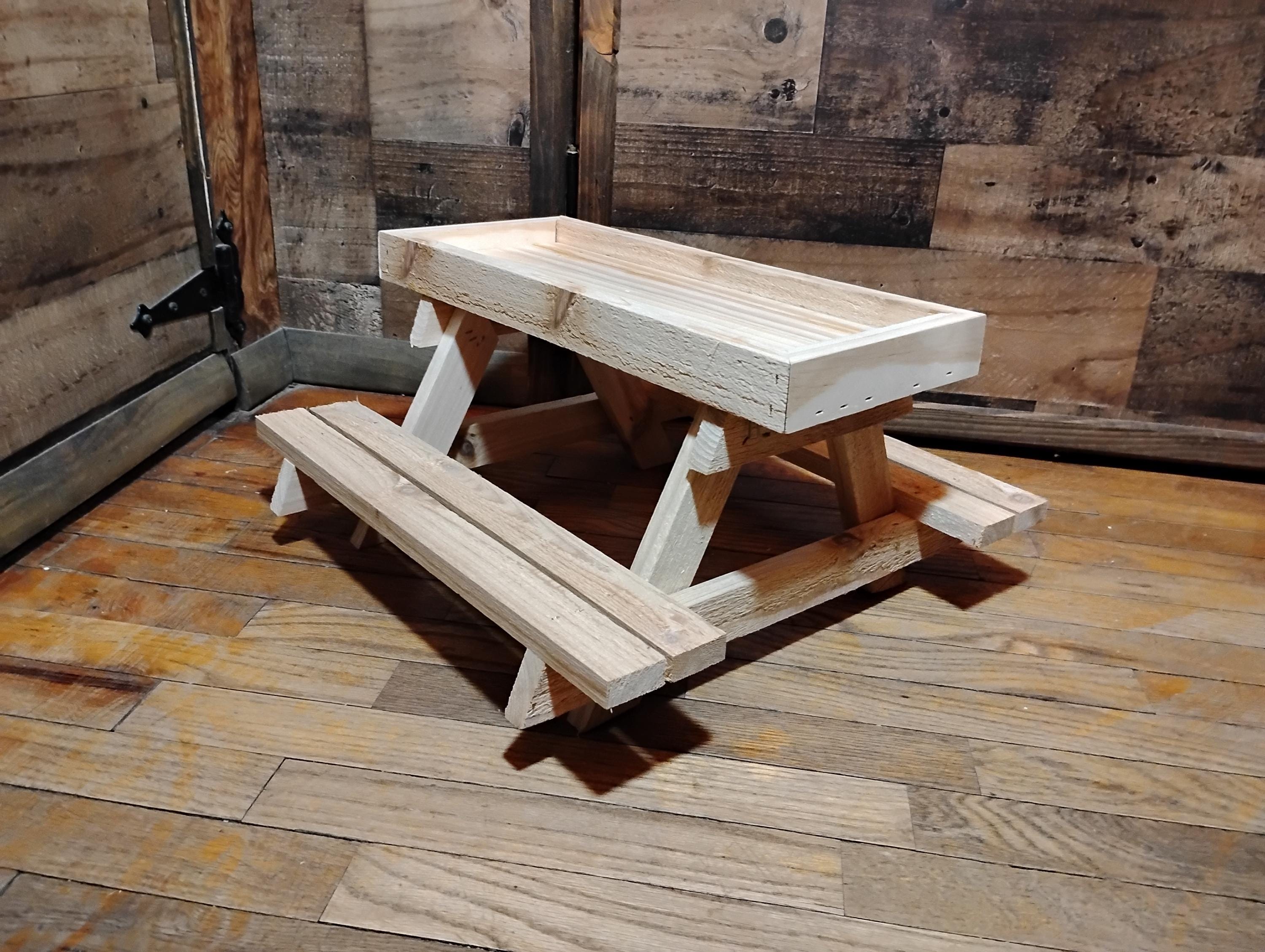 Chick-nic Table